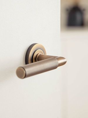 Levers On Rose