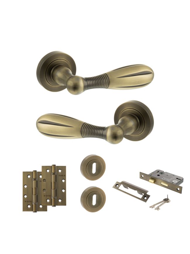 Old English Cambridge Door Handle Pack (3 Lever Lock Set - 2.5" CE Sashlock, 4" Slim Knuckle Hinges x2) - Matt Antique Brass