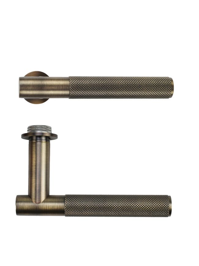 Zoo Hardware Orta Lever on 32mm Round Mini Rose - Antique Brass