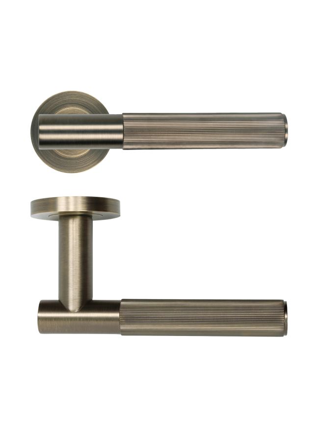 Zoo Hardware Idro Lever on Round Rose - Antique Brass