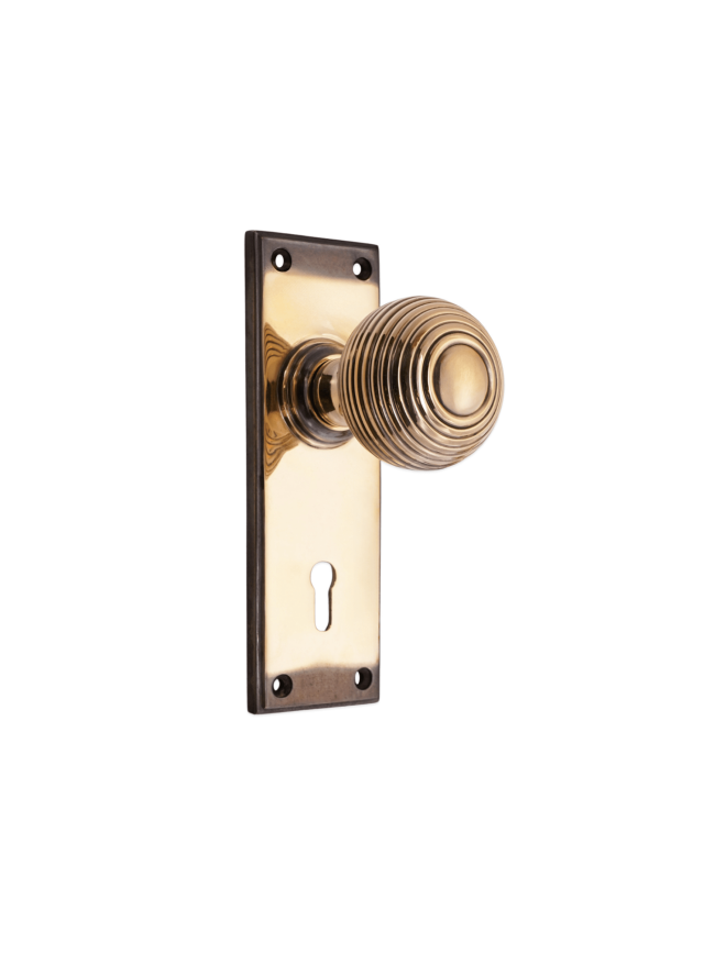 Beehive Knob on Backplate Lock Aged Brass