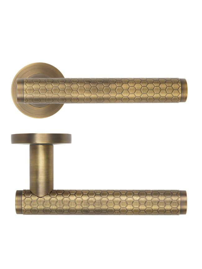 Zoo Hardware Favo Lever On Round Rose - Antique Brass