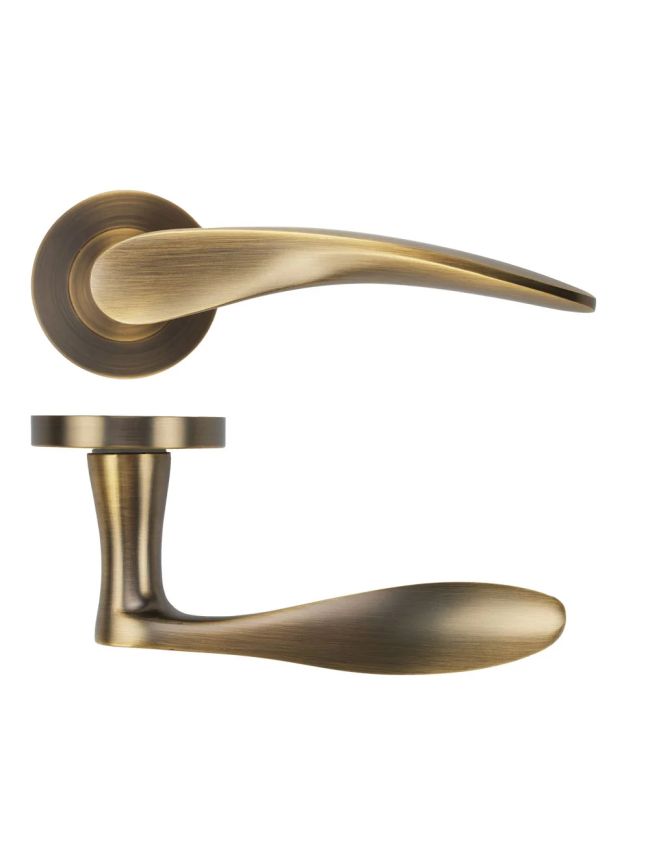 Zoo Hardware Merida lever on rose - Antique Brass