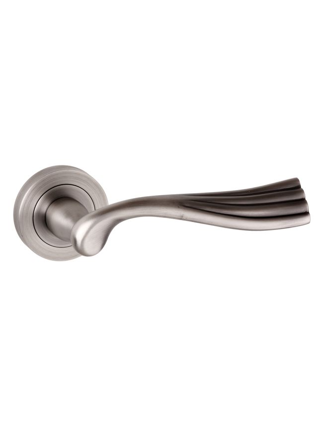 Old English Richmond Lever Door Handle on Round Rose - Matt Gun Metal (Pair)