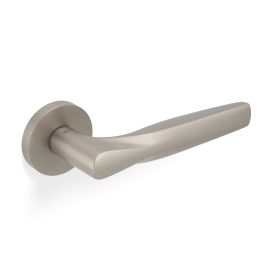 Valli SOM New York Lever on Round Rosette - Satin Nickel PVD