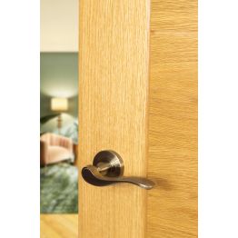 Old English Warwick Lever Door Handle on Round Rose - Antique Brass