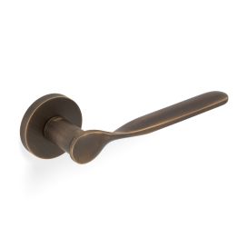 Valli Perkins&Will Lever on Round Rosette - Antique Brass