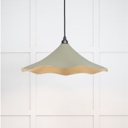 Smooth Brass Flora Pendant in Tump