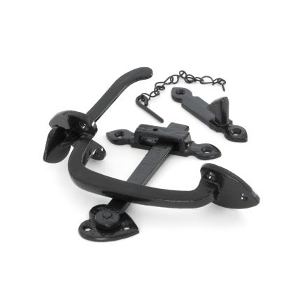 Black Cast Thumblatch Set with Chain