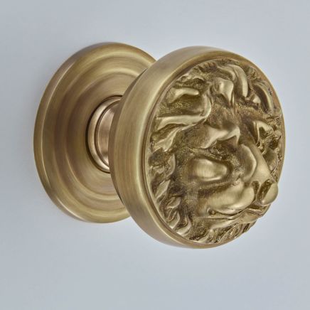 1734 Lion’s Head Centre Door Knob