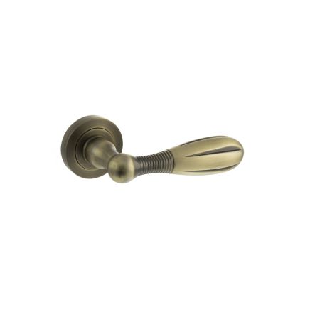 Old English Cambridge Lever Door Handle on Round Rose - Matt Antique Brass