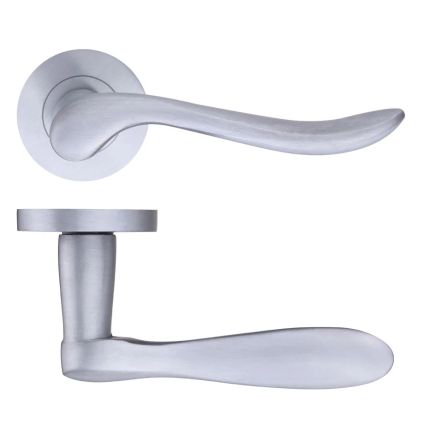 Zoo Hardware Lincoln lever on round rose - Satin Chrome