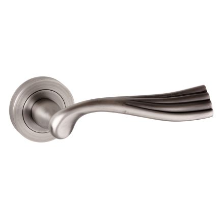 Old English Richmond Lever Door Handle on Round Rose - Matt Gun Metal (Pair)