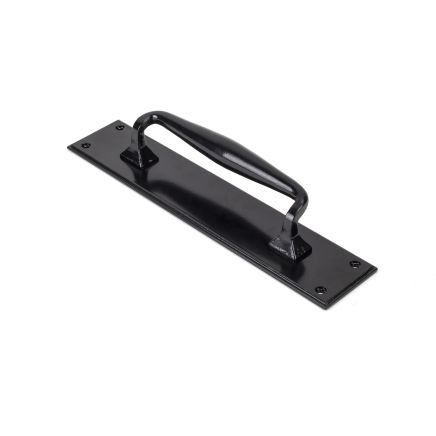 Black Pull Handle on Backplate